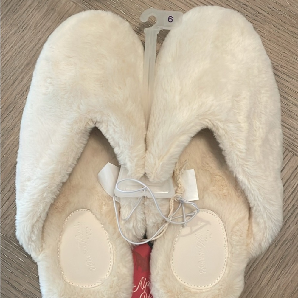 Target universal threadCozy Cream Fuzzy Slippers 6